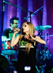 Avril Lavigne Performs in Ottawa