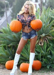 Courtney Stodden at Pumpkin Patch