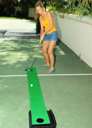 Denise Richards Play Mini Golf