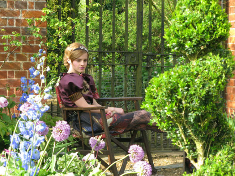 Emma-Watson-Vogue-Photoshoot-2.jpg