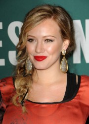 Hilary Duff at Barnes and Noble