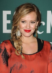 Hilary Duff at Barnes and Noble
