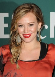 Hilary Duff at Barnes and Noble