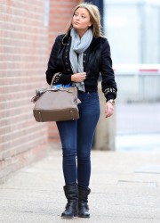 Holly Valance in Tight Jeans