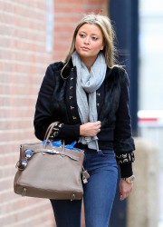 Holly Valance in Tight Jeans