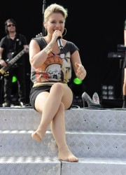 Jeanette Biedermann Performs