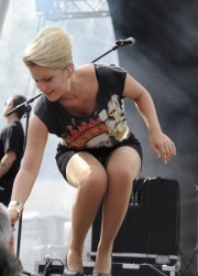 Jeanette Biedermann Performs