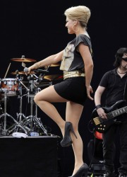 Jeanette Biedermann Performs