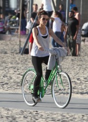 Kate Beckinsale in Tight Pants at Bike Ride in Los Angeles