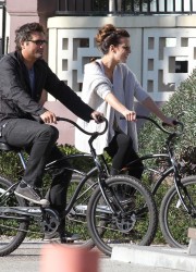 Kate Beckinsale in Tight Pants at Bike Ride in Los Angeles