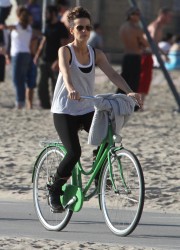 Kate Beckinsale in Tight Pants at Bike Ride in Los Angeles