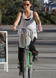 Kate Beckinsale in Tight Pants at Bike Ride in Los Angeles