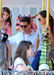 Katie Holmes, Suri and Tom Cruise at Schenley Plaza in Pittsburgh