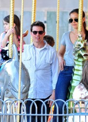 Katie Holmes, Suri and Tom Cruise at Schenley Plaza in Pittsburgh
