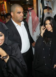 Kim Kardashian Wears a Burqa