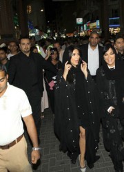 Kim Kardashian Wears a Burqa