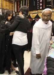 Kim Kardashian Wears a Burqa