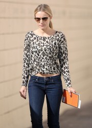 Kristen Bell at Borders Book Store