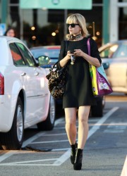 Mena Suvari Shopping at Whole Foods in Los Angeles