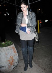 Michelle Trachtenberg in Leggings