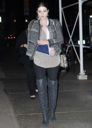 Michelle Trachtenberg in Leggings