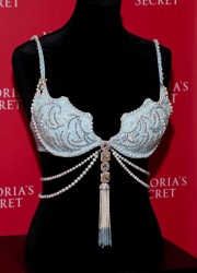 Miranda Kerr Unveils Victoria’s Secret Fantasy Bra