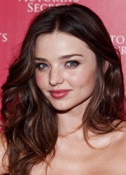 Miranda Kerr Unveils Victoria’s Secret Fantasy Bra
