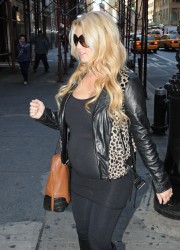 Pregnant Jessica Simpson