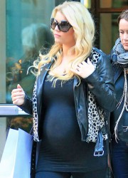 Pregnant Jessica Simpson