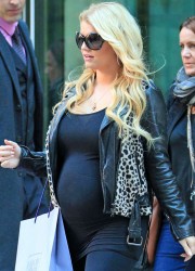 Pregnant Jessica Simpson