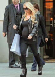 Pregnant Jessica Simpson
