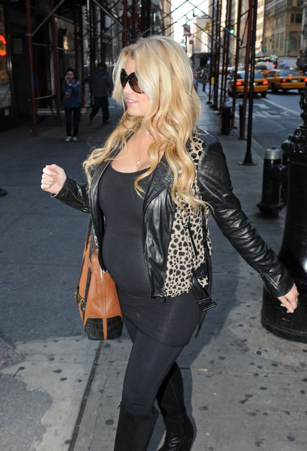 Pregnant Jessica Simpson