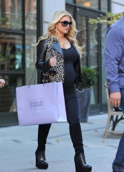 Pregnant Jessica Simpson