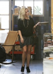 Reese Witherspoon Shopping in Brentwood