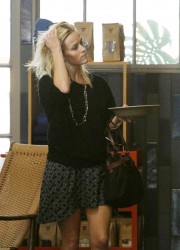Reese Witherspoon Shopping in Brentwood