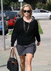 Reese Witherspoon Shopping in Brentwood