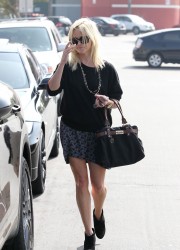 Reese Witherspoon Shopping in Brentwood