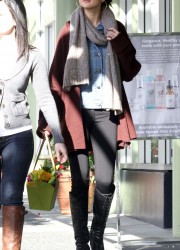 Selena Gomez Buying Flowers