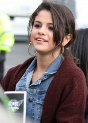 Selena Gomez Buying Flowers