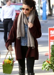 Selena Gomez Buying Flowers