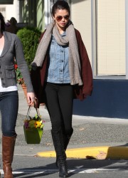 Selena Gomez Buying Flowers