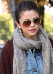 Selena Gomez Buying Flowers