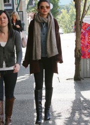 Selena Gomez Buying Flowers