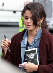 Selena Gomez Buying Flowers