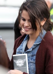 Selena Gomez Buying Flowers