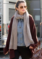 Selena Gomez Buying Flowers