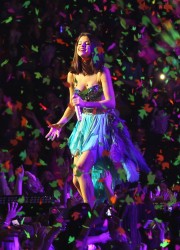 Selena Gomez Performs in Vancouver