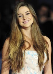 Shailene Woodley at The Descendants Premiere