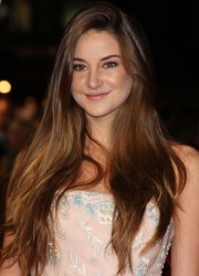 Shailene Woodley at The Descendants Premiere