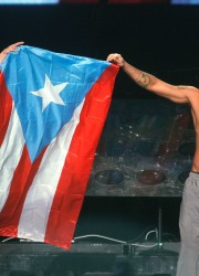 Shakira Performs at Coliseo de Puerto Rico